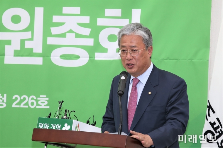 유성엽 민주평화당 신임 원내대표가 13일 오전 당선 직후 인사말을 하고 있다./사진=사단법인 국회기자단(가칭) 김진혁 기자