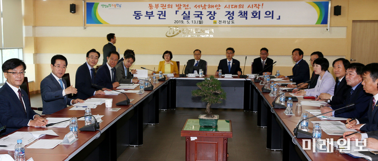 김영록 전라남도지사가 13일 오전 순천시 해룡면 (재)전남테크노파크에서 실국장 정책회의를 주재하고 있다. / 사진=전남도 제공