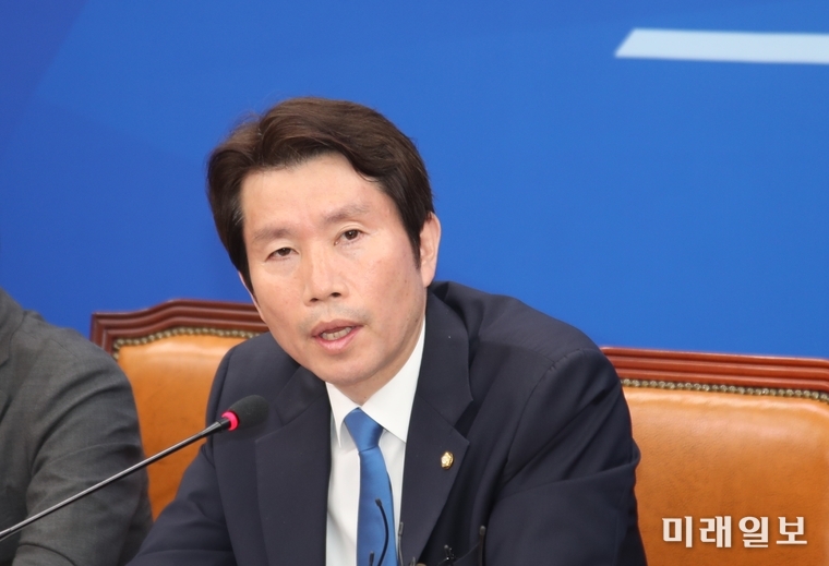 이인영 더불어민주당 원내대표가 16일 오전 국회에서 열린 당 정책조정회의에서 모두발언을 하고 있다./사진=사단법인 국회기자단(가칭) 김진혁 기자