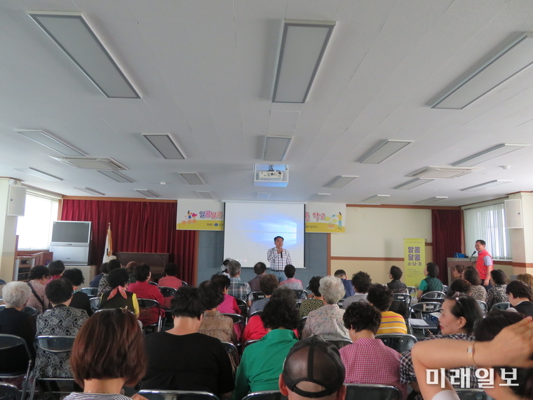 광주 서구 상무2동보장협의체가 24일 돌봄 봉사자 및 고위험군 등 70여명을 대상으로 “알콩달콩 소나기 학교를 개최”했다. / 사진=상무2동 제공