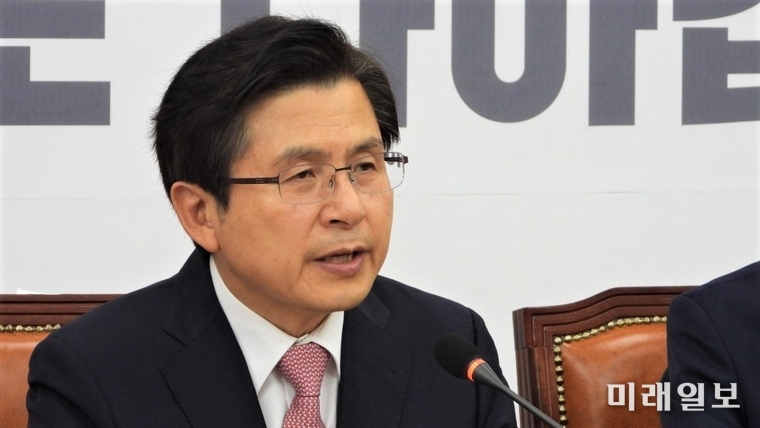 황교안 자유한국당 대표가 30일 오전 국회에서 열린 최고위원회의에서 모두발언을 하고 있다./사진=장건섭 기자