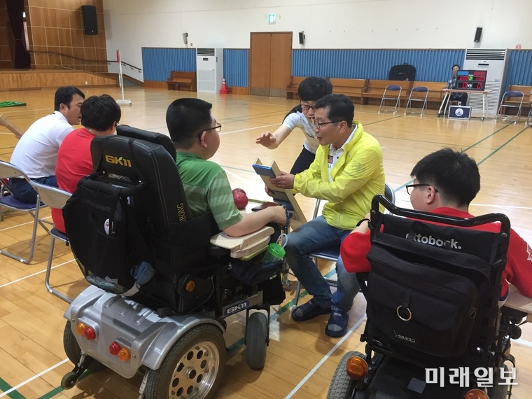 광주광역시교육청이 4일 장학사, 장학관, 교육연구사, 교육연구관 등 교육전문직 125명은 ‘특수교육 및 장애 공감을 위한 특수학교 방문’ 행사를 가졌다. / 사진=광주시교육청 제공