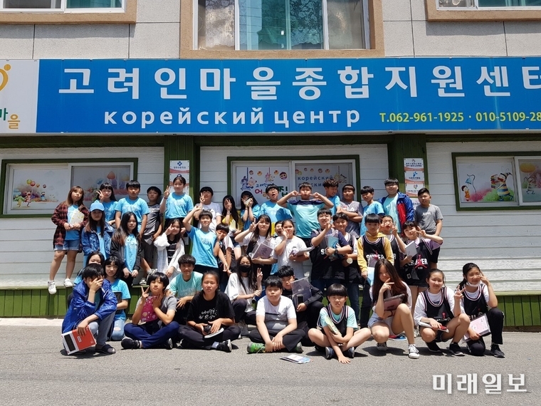 광주광역시교육청 관내 하남중앙초등학교 6학년 학생들은 6월 17일(월)부터 21일(금)까지 4일간 ‘고려인 역사알기 프로젝트 학습 전시회’를 학교 2층 중앙통로에서 개최한다. / 사진=광주시교육청 제공