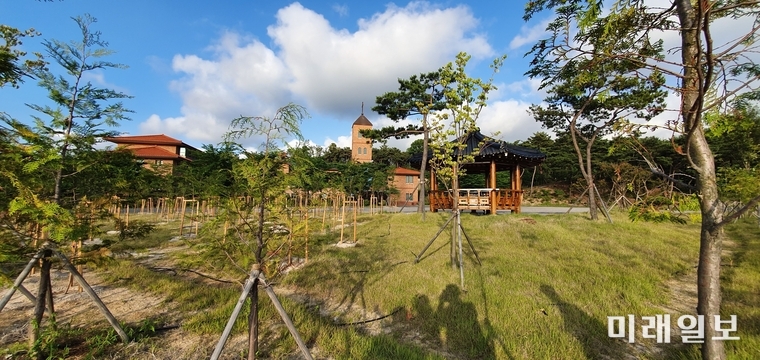 지난 6월 11일 취재진이 방문하여 찍은 경상북도 포항시 남구 연일읍 학전리 지곡성당 주변 전경./사진=장건섭 기자