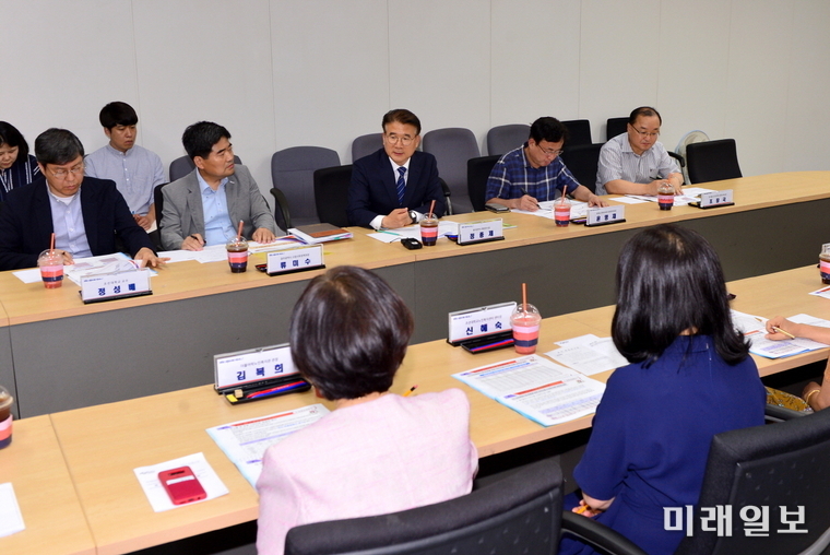 광주광역시는 24일 시의회 1층 시민소통실에서 ‘빛고을·효령노인타운 운영 성과분석 및 서부권역 노인복지 서비스 제공을 위한 연구용역 최종보고회’를 개최했다. / 사진=광주시 제공