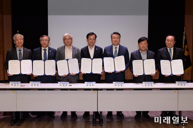 광주 광산구가 26일 호남대에서 에너지기업·대학·연구소와 함께 에너지기업들의 경쟁력 강화를 위해 ‘에코에너지신산업클러스터 비전 선포식’을 가졌다. / 사진=광산구 제공