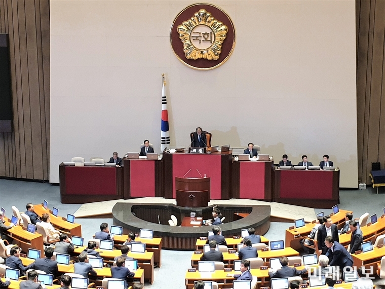 국회가 28일 오후 지난 4월 5일 이후 84일 만에 본회의를 열고 있다./사진=국회기자단 김진혁 기자