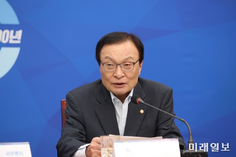이해찬 더불어민주당 대표가 3일 오전 국회에서 열린 하반기 경제정책방향 관련 고위당정협의회에서 모두발언을 하고 있다./사진=국회기자단 김진혁 기자