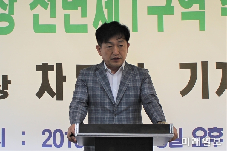 차무철 용산정비창전면1구역 재개발사업 추진위원장이 지난 6월 18일 오후 서울 용산구 추진위원회 사무실에서 기자회견을 하고 있다./사진=김정현 기자