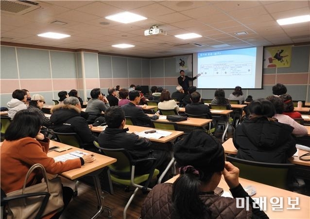 광주 서구가 오는 13일 지역주민을 대상으로 법률 전문가 이인철 변호사를 초청,『시민 법률콘서트』를 개최한다. / 사진=서구 제공