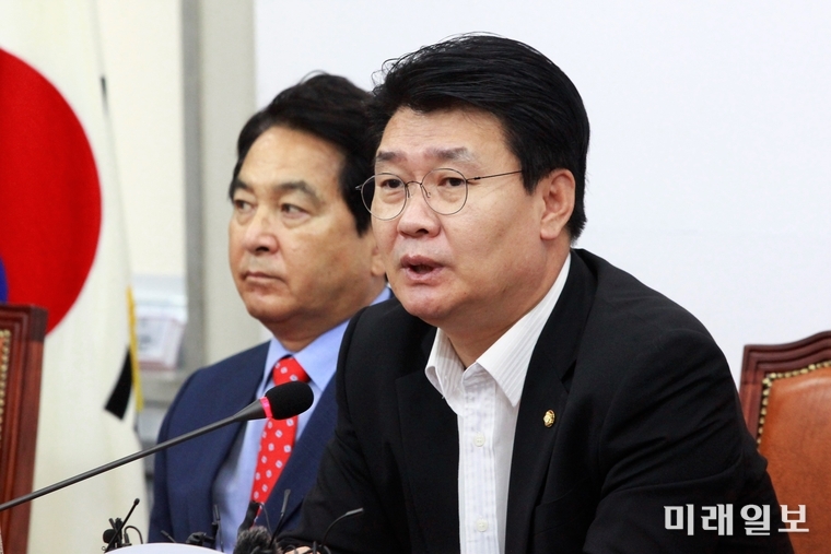정용기 자유한국당 정책위의장이 10일 오전 서울 여의도 국회에서 열린 원내대표·중진의원 연석회의에서 발언하고 있다./사진=장건섭 기자