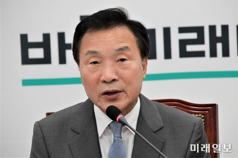 손학규 바른미래당 대표가 10일 오전 국회에서 열린 최고위원회의에서 모두발언을 하고 있다./사진=국회기자단 이진화 기자