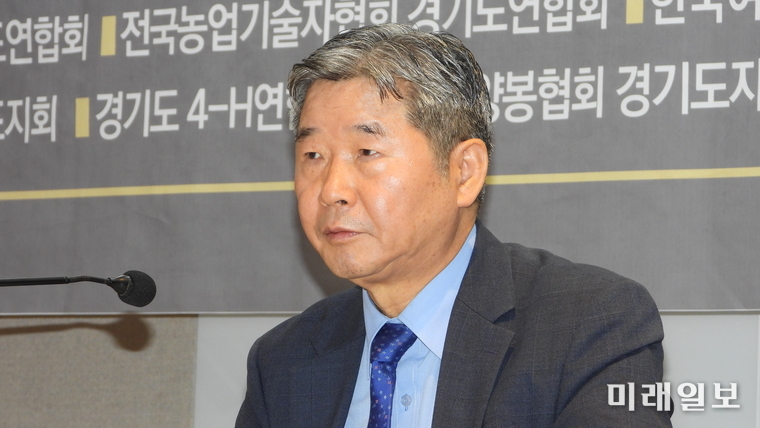 18일 오후 서울 여의도 광복회관에서 '일본 경제보복에 대한 전략과 대책'을 주제로 광복회 및 시민단체 공동토론회가 열린 가운데 이장희 한국외대 법학전문대학권 명예교수가 '일제 강제징용피해자 대법 승소판결과 일본 경제보복의 국제법적 문제점'에 대해서 특강을 하고 있다./사진=장건섭 기자