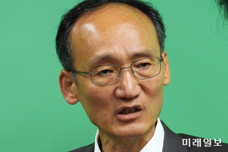 전기자동차 등을 생산하는 김승호 파워프라자 대표가 31일 오후 서울 영등포구 버드나무길 오성빌성에서 열린 기자간담회에서 발언하고 있다./사진=장건섭 기자