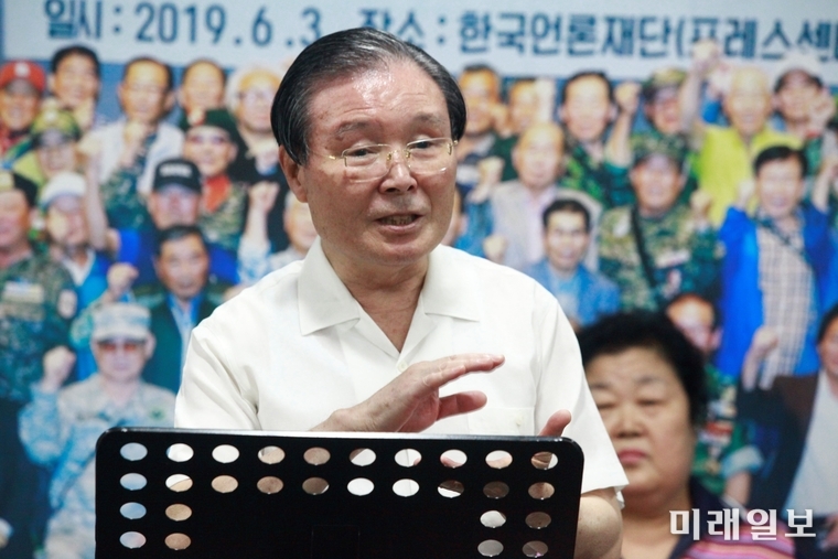 2일 오전 서울 종로구 통의동 월남참전전국유공자총연맹 개최된 이사회에서 참석자가 발언하고 있다./사진=장건섭 기자