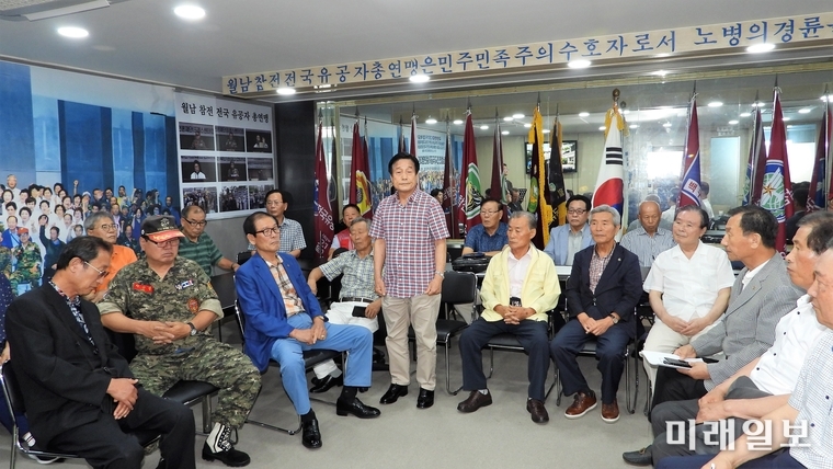 2일 오전 서울 종로구 통의동 월남참전전국유공자총연맹 개최된 이사회에서 참석자가 발언하고 있다./사진=장건섭 기자