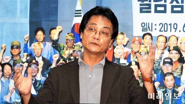 2일 오전 서울 종로구 통의동 월남참전전국유공자총연맹 사무실에서 서영수 국민연대 의장이 이사회에서 사회를 보고 있다./사진=장건섭 기자