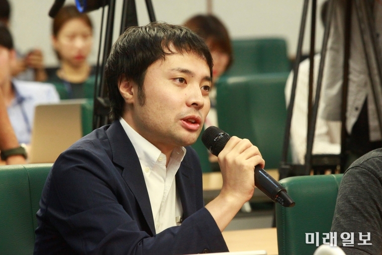 12일 오후 서울 여의도 국회 의원회관에서 민주당 일본경제침략대책특위 주최로 열린 주한 일본 언론 기자간담회에서 NHK 기자가 질문하고 있다./사진=장건섭 기자