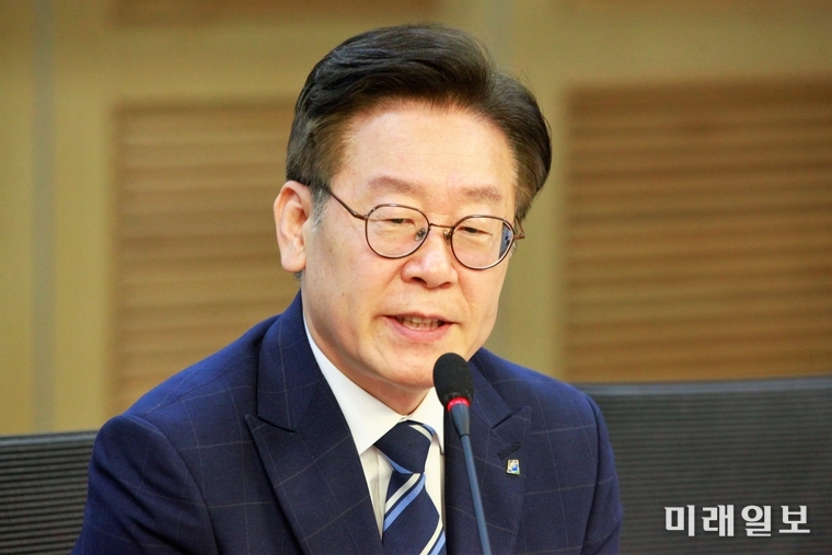 이재명 경기도지사가 13일 오전 국회 의원회관에서 열린 ‘개발이익 도민환원제’ 국회 토론회에서 개회사를 하고 있다./사진=장건섭 기자
