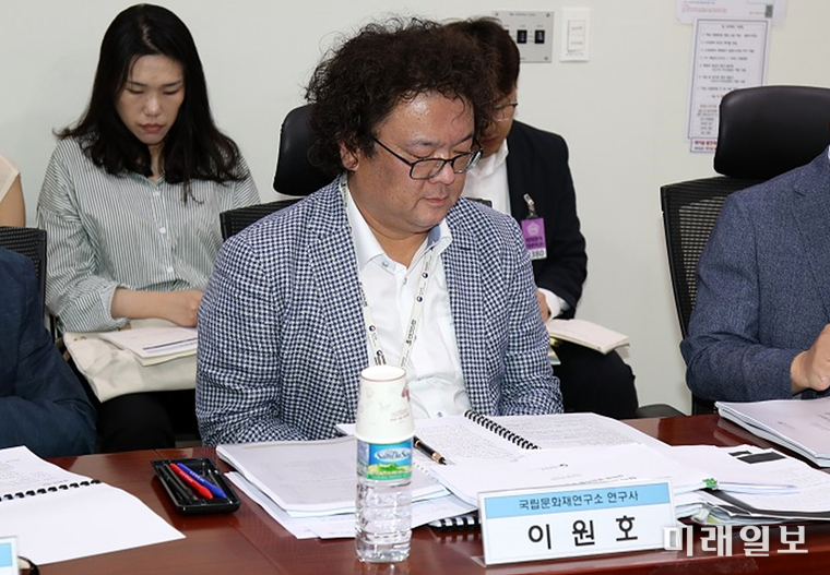 23일 오후 서울 여의도 국회 의원회관 제6간담회실에서 개최된 명승 제35호 성락원(城樂園)의 문화재 지정 과정의 문제점을 살펴보고, 관련 학계와 전문가들과 함께 성락원의 가치를 재평가 하는 토론회에서 국립문화재연구소의 이원호 연구사가 발언하고 있다./사진=인터넷언론인연대