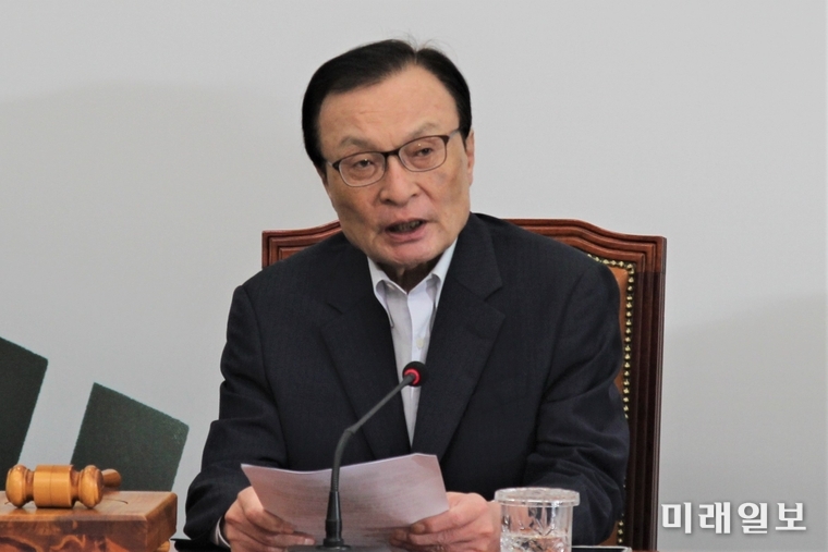 이해찬 더불어민주당 대표가 16일 오전 국회에서 열린 최고위원회의에서 모두발언하고 있다./사진=김정현 기자