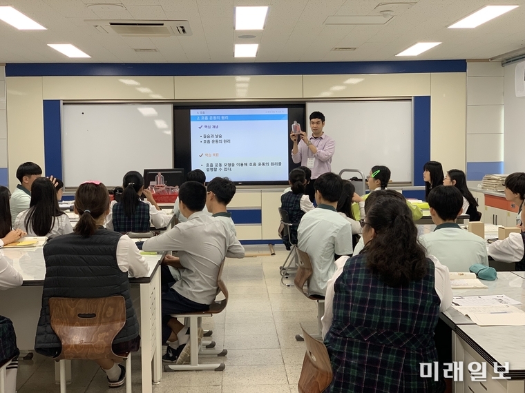 중국 산시성 청소년 교류단 30여명이 24일까지 7일간 전남을 방문해 처음으로 한·중 학생 공동수업을 하는 등 우정과 화합의 시간을 갖고 있다. / 사진=전남도 제공