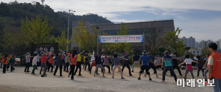 광주 서구 2019년 치매인식개선 걷기 캠페인 모습 / 사진=서구 제공
