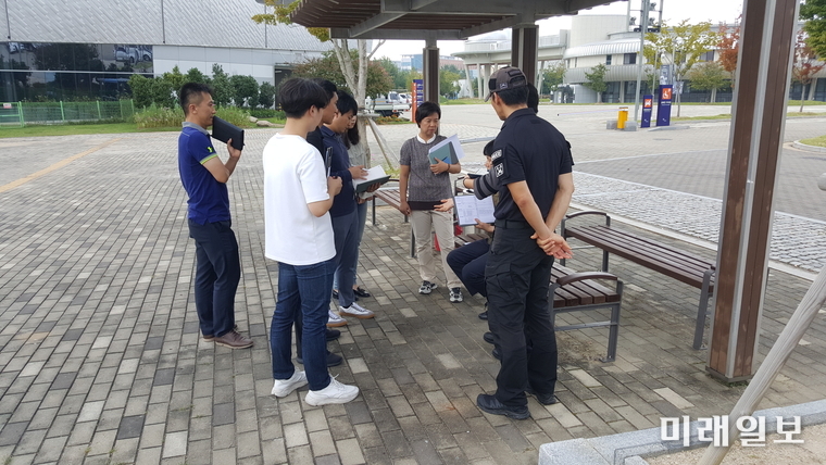 광주지방경찰청은 지난달 30일 15시 광주 북구에 있는 국립광주과학관에서 북부경찰서, 경찰특공대, 북구청 등 관계자가 만나 현장훈련 사전점검 회의를 가졌다. / 사진=광주경찰청 제공