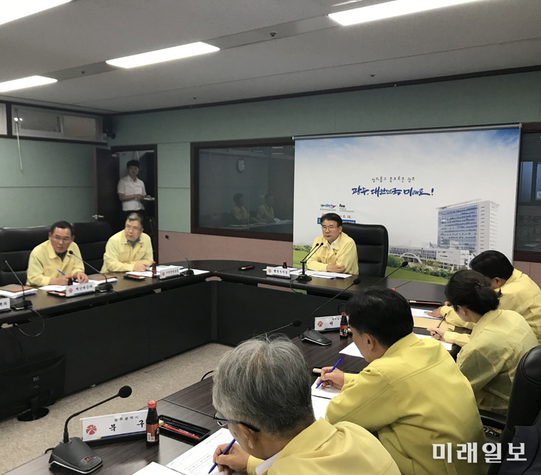 정종제 행정부시장 주재로 1일 오전 9시 17층 재난안전대책회의실에서 국무총리 영상회의와 병행해 태풍 대처상황을 점검하고 있다. / 사진=광주시 제공