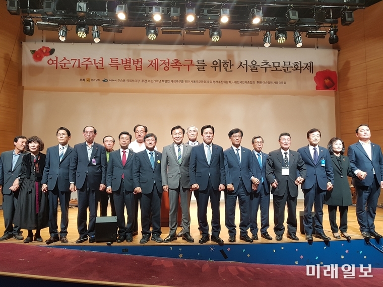 전라남도는 21일 국회에서 박병호 행정부지사와 국회의원, 유족, 시민 등 300여 명이 참석한 가운데 특별법 제정 기자회견 및 추모문화제를 열었다. / 사진=전남도 제공