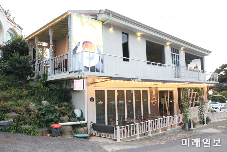 광주 동구 지산동 공영주차장 옆에 위치한 크레페 전문카페 피오르 전경 / 사진=이중래 기자