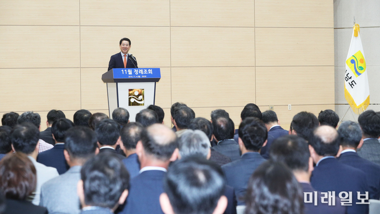 김영록 전라남도지사가 4일 오전 도청 왕인실에서 열린 11월 정례조회에서 인사말을 하고 있다. / 사진=전남도 제공