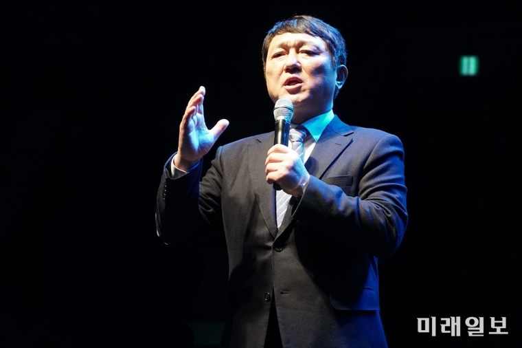 최재성 더불어민주당 의원이 3일 오후 잠실학생체육관에서 개최된 '성공하는 결정, 실패하는 결정- 리더의 결정은 실패가 많다' 출판기념회에서 인사말을 하고 있다./사진=최재성 의원실