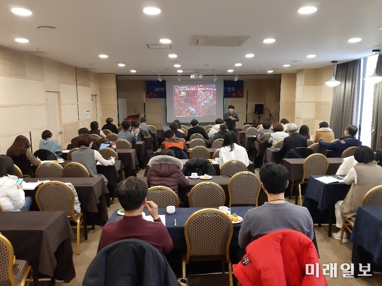 광주시교육청이 지난 6일(금)~7일(토) 여수 오션힐에서 1박2일로 민주시민교육, 학생자치, 노동인권교육 담당자 및 참여희망 교원․시민 80여 명을 대상으로 ‘2019 민주시민교육 컨퍼런스 및 담당자 연수’를 진행했다. / 사진=광주교육청 제공