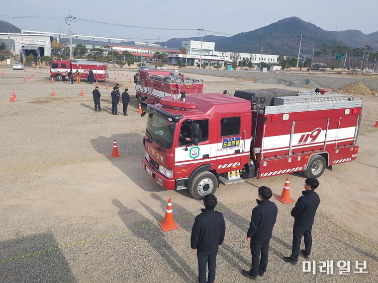 전라남도소방본부가 늘어나는 소방자동차 교통사고에 대비해 전남소방교육대 주관으로 신규 소방공무원 배치 전 소방차 운전·조작능력 숙달교육을 실시했다. / 사진=전남도 제공