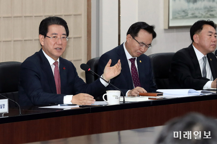 김영록 전남지사가 실국장회의를 주재하고 있다. / 사진=전남도 제공