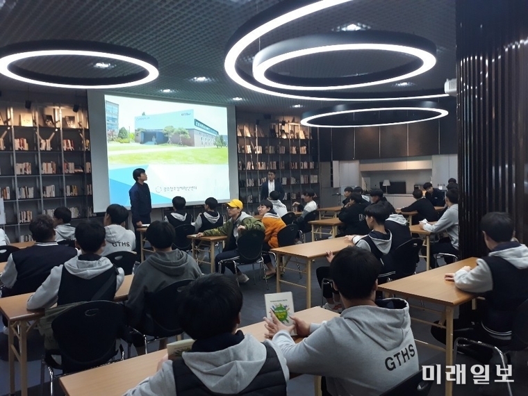 광주 북구가 오는 13일 관내 특성화고 학생들을 대상으로 지역의 우수 기업과 일자리 유관기관을 탐방하는 ‘청년과 기업을 잇는 잡담(JOB談)투어’를 실시한다. / 사진=북구 제공