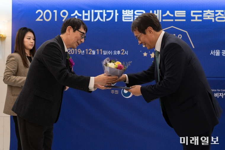 전라남도는 농업회사법인 ㈜사조원 나주공장 닭 도축장이 ‘2019년 소비자가 뽑은 베스트 도축장’에 선정돼 12일 이창주 대표가 농림축산식품부 장관상을 수상했다. / 사진=전남도 제공