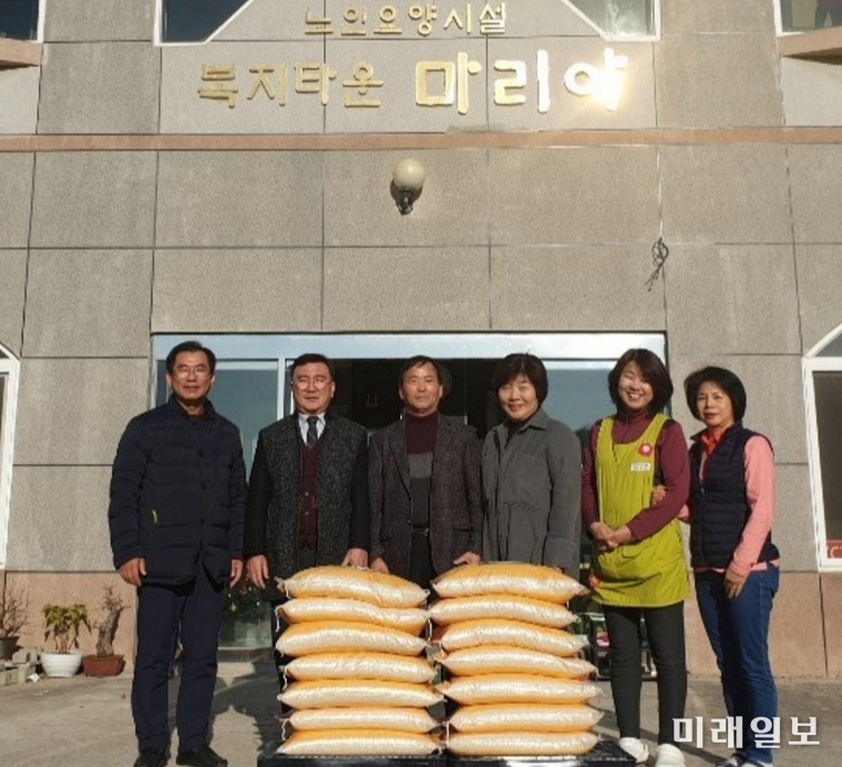 최병용 전남도의원이 지난 24일 여수 마리아요양원과 가나헌 복지시설을 방문해 위문품을 전달했다. / 사진=전남도의회 제공