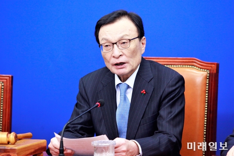 이해찬 더불어민주당 대표가 6일 오전 서울 여의도 국회에서 열린 최고위원회의에서 발언하고 있다./사진=장건섭 기자