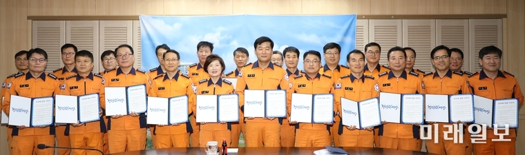 전라남도소방본부가 13일 전남도청 재난종합상황실에서 일선 소방서장이 참석한 가운데 청렴 실천을 다짐하는 청렴서약 결의대회를 가졌다. / 사진=전남도 제공