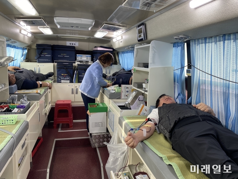 광주 광산구가 17일 구청 앞 광장에서 사랑의 헌혈 나눔 캠페인을 실시했다. / 사진=광산구 제공