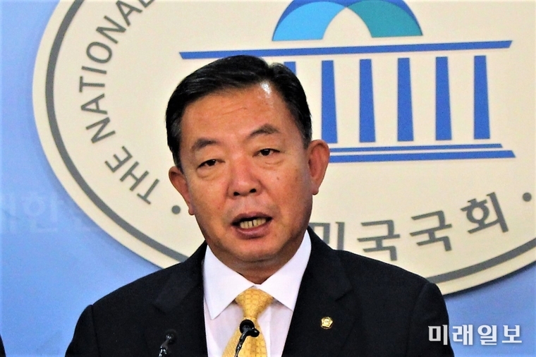 바른미래당 탈당을 선언한 이찬열 의원./사진=김정현 기자