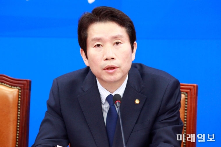 이인영 더불어민주당 원내대표가 4일 오전 서울 여의도 국회에서 열린 더불어민주당 원내대책회의-상임위간사단 연석회의에 참석해 현안관련 발언을 하고 있다./사진=장건섭 기자