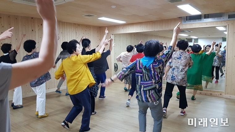 평생학습 브레인 댄스 / 사진=남구 제공