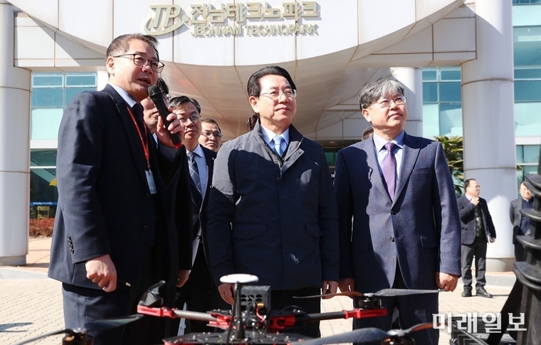 김영록 전라남도지사가 올들어 처음으로 도 산하 공사‧출연기관을 직접 찾아간 현장 업무보고에 나섰다. / 사진=전남도 제공