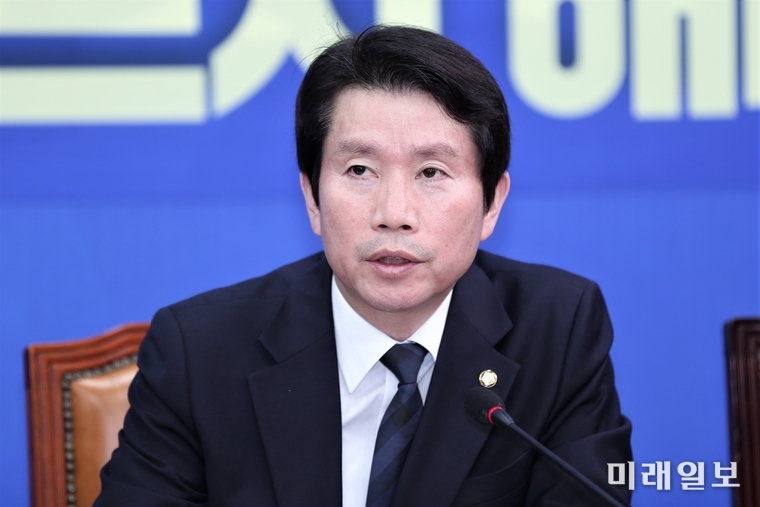이인영 더불어민주당 원내대표가 10일 서울 영등포 여의도 국회에서 열린 원내대책회의-상임위간사단 연석회의에서 모두발언하고 있다./사진=김정현 기자