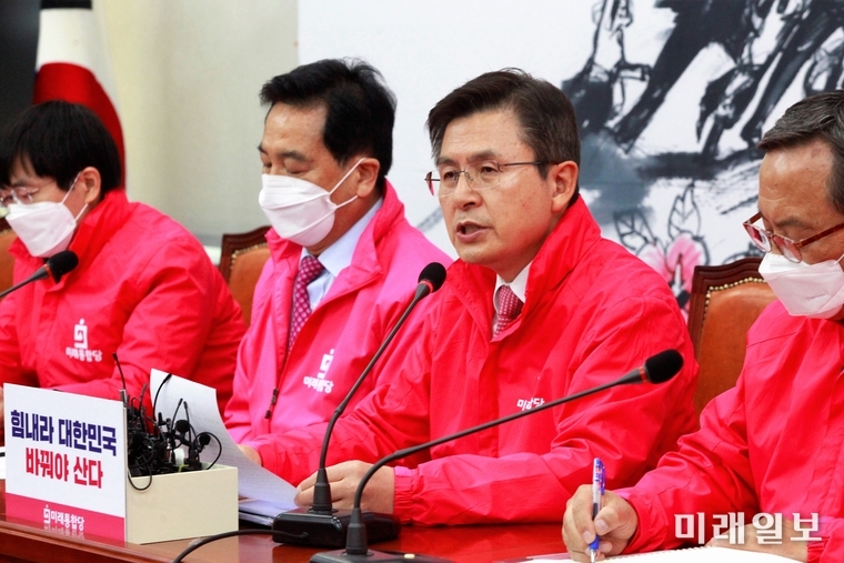 황교안 미래통합당 대표가 23일 오전 서울 여의도 국회에서 열린 중앙선거대책위원회 첫 회의에서 모두발언을 하고 있다./사진=장건섭 기자