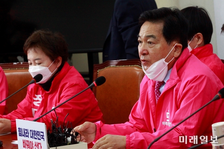 심재철 미래통합당 원내대표가 23일 오전 서울 여의도 국회에서 열린 중앙선거대책위원회 첫 회의에서 모두발언을 하고 있다./사진=장건섭 기자