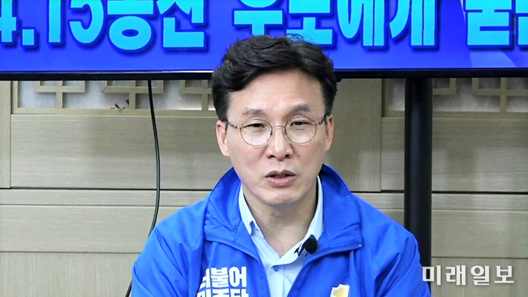 24일 오후 제21대 4.15 국회의원 선거에서 더불어민주당 영등포을 김민석 후보 영등포구 당산동에 위치한 '서울의소리' 스튜디오에서 인터뷰를 하고 있다./사진=인터넷언론인연대